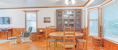 House (4 Bedrooms) | Interior