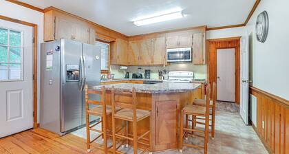 Murrells Inlet Home w/ Deck ~ 4 Mi to Marsh Walk!
