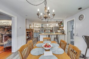 House (5 Bedrooms) | Interior