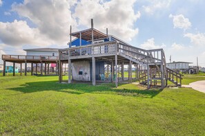 House (2 Bedrooms) | Interior - Walk to Sand: Surfside Beach Getaway w/ Deck (Freeport)