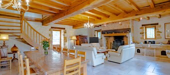Holiday Home 'Maison Les Tilleuls' with Private Terrace, Private Garden and Wi-Fi