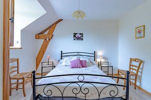 5 slaapkamers, een strijkplank/strijkijzer, gratis wifi