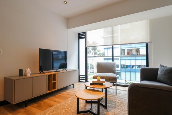 Apartment | 1 bedroom, Internet - w Stunning 1BR w Perfect View in San Isidro (Lima)