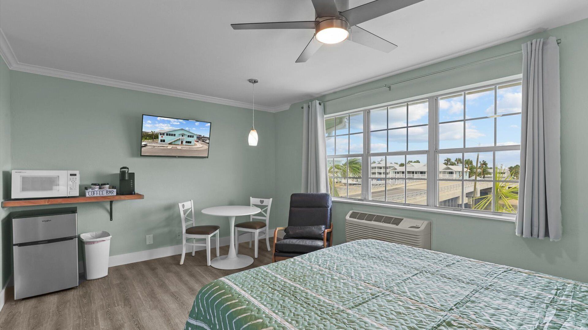 Sandpiper at Salinity-Marina View Room with Style!
