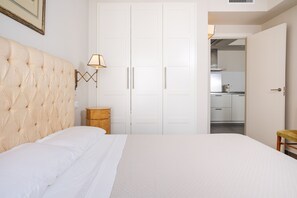 1 bedroom, iron/ironing board, free WiFi, bed sheets - Apartment 'A Orillas Del Guadalquivir' with Balcony, Wi-Fi and Air Conditioning (Sevilla)