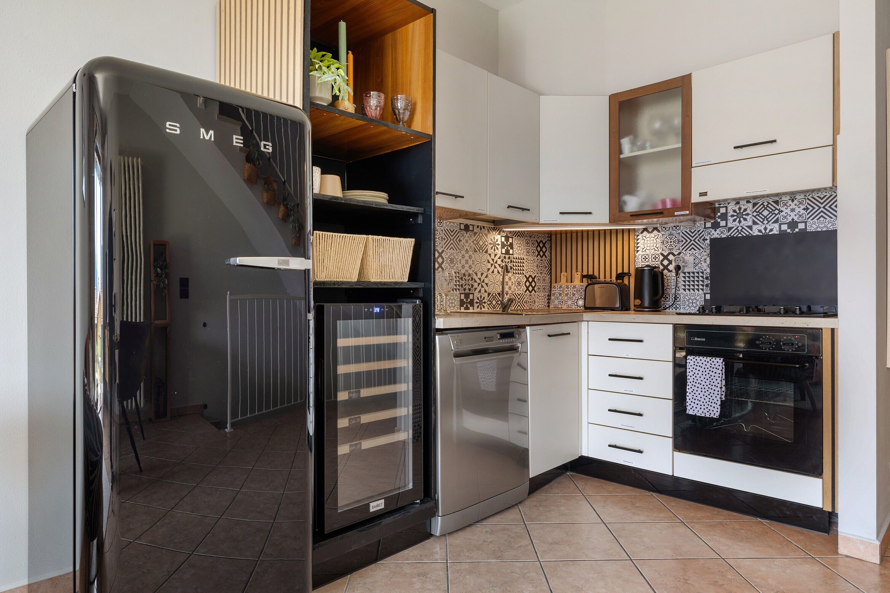 Fridge, oven, stovetop, dishwasher