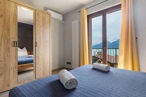 2 bedrooms, iron/ironing board, free WiFi, bed sheets - Holiday Home 'Casa Di Tino' with Lake View, Wi-Fi and Air Conditioning (Brenzone sul Garda)