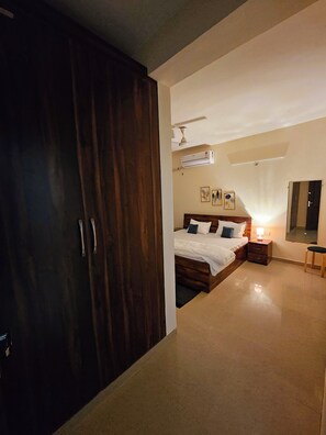 3 chambres, fer et planche à repasser, Wi-Fi, literie fournie