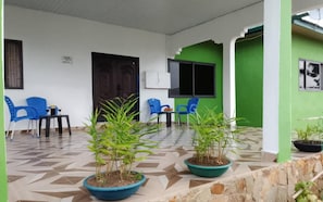 Terrace/patio - Greenwood Villa, Volta Region, Sleeps 12 (Kpando)