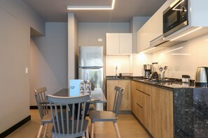 1 bedroom, Internet - w Marvelous 1BR w Balcony in San Isidro (Lima)