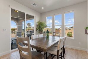 Dining - The One by the Pool: Waterslide, Lazy River, Pickleball, Shuffleboard! (Washington)