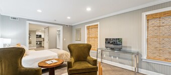 West Taylor Garden Retreat