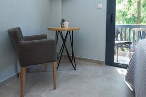 Studio H | Iron/ironing board, free cribs/infant beds, free WiFi, bed sheets