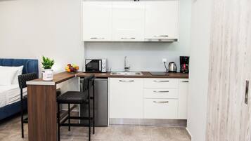 Frigobar, tetera/pava eléctrica