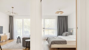 Apartamento, 1 habitación, accesible para personas con discapacidad, balcón | 1 dormitorio y ropa de cama