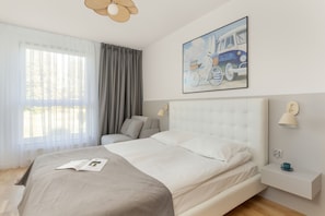 1 bedroom, bed sheets - Apartment With Parking by Renters (Gdansk)