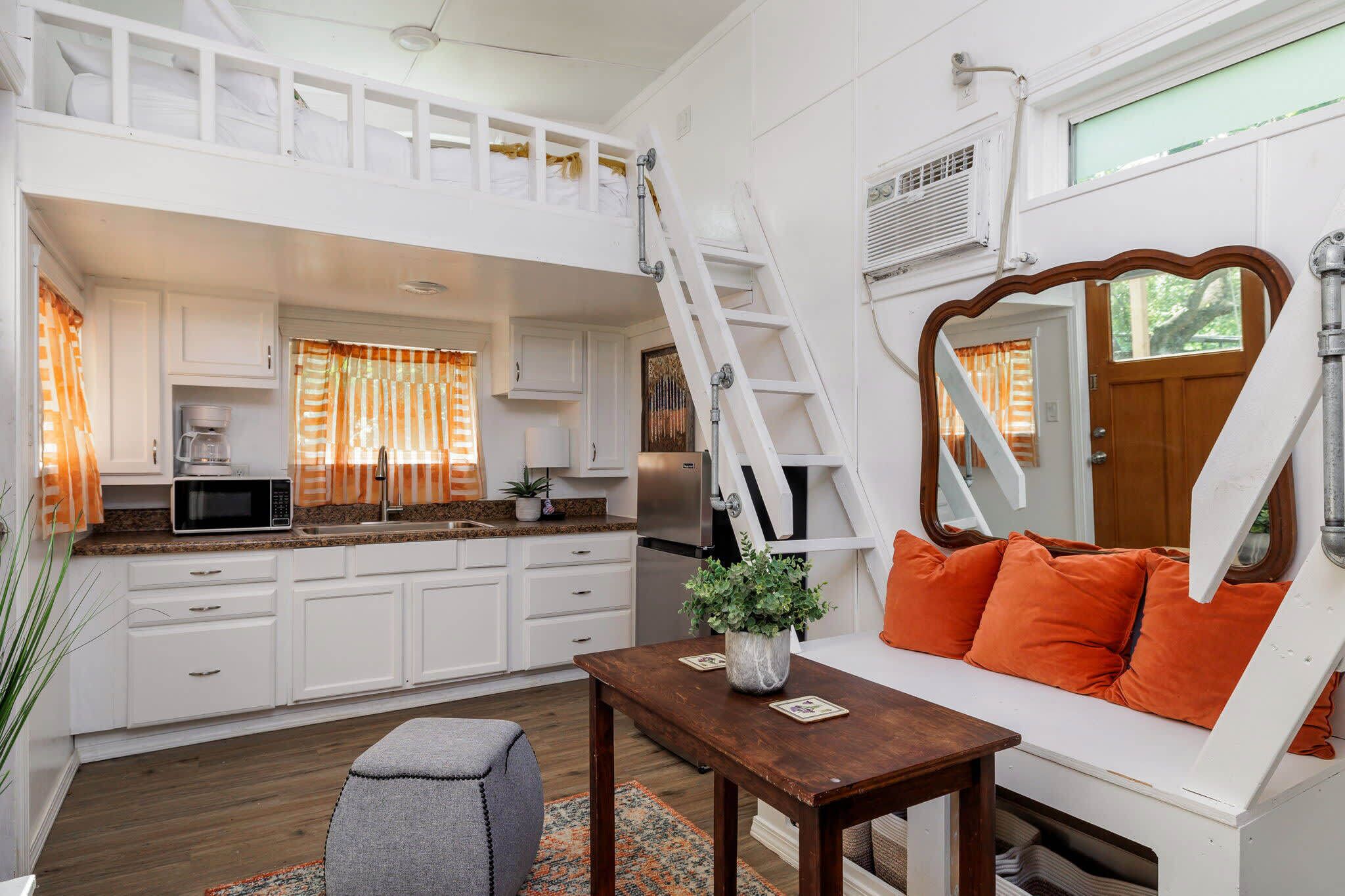 1 br, South Austin, Eco Friendly | Yellowstar