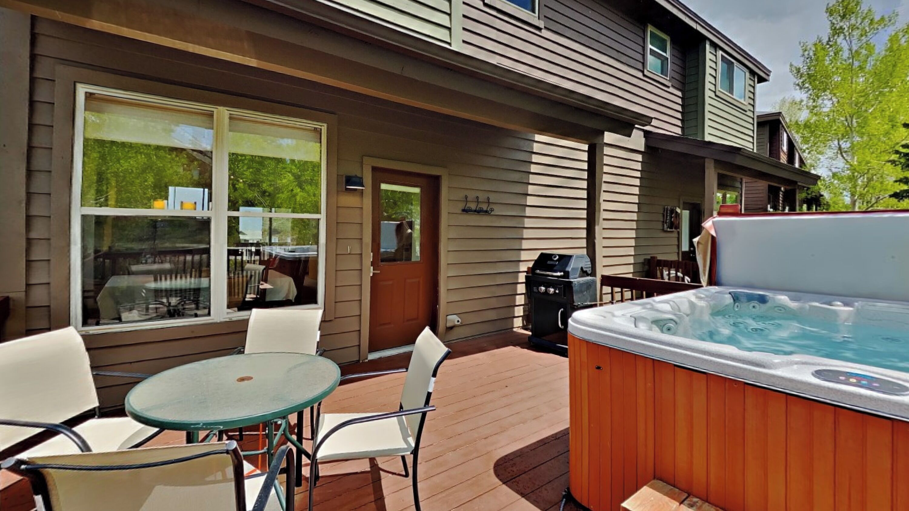 屋外ダイニングエリア