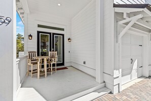 Outdoor dining - "Bluewave Summer" Brand New Home in Blue Mountain Beach, Close to Beach (Santa Rosa Beach)