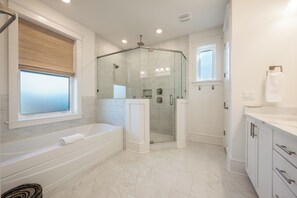 Shower, hair dryer, towels, shampoo - "Bluewave Summer" Brand New Home in Blue Mountain Beach, Close to Beach (Santa Rosa Beach)