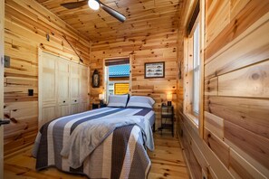 3 bedrooms, desk, iron/ironing board, WiFi