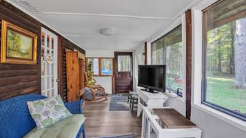 Cabin, 2 Bedrooms | Living area | Streaming services