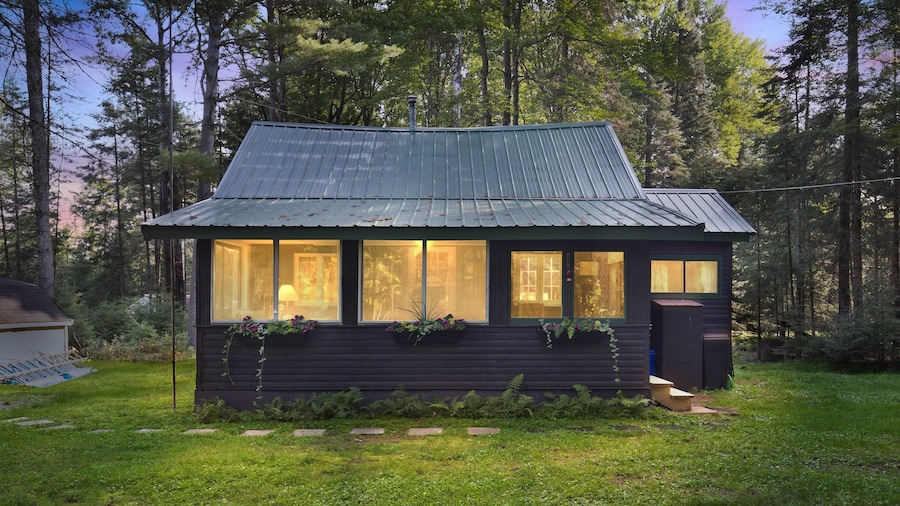 Rustic Willow Retreat - Outdoor Adventures 2 Bedroom Cabin by RedAwning