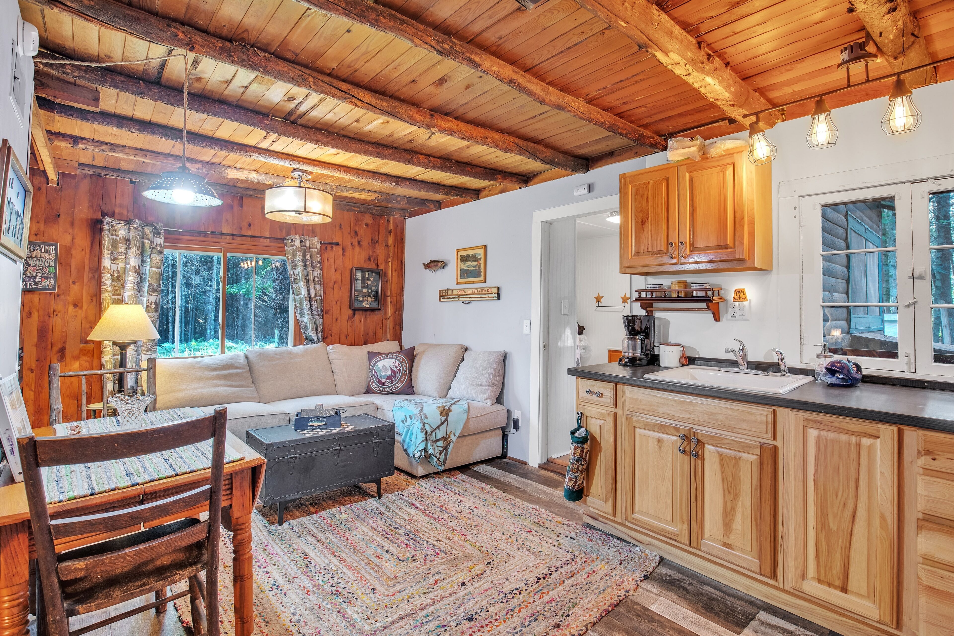 Cabin, 2 Bedrooms | Private kitchen | Fridge, oven, coffee/tea maker, toaster