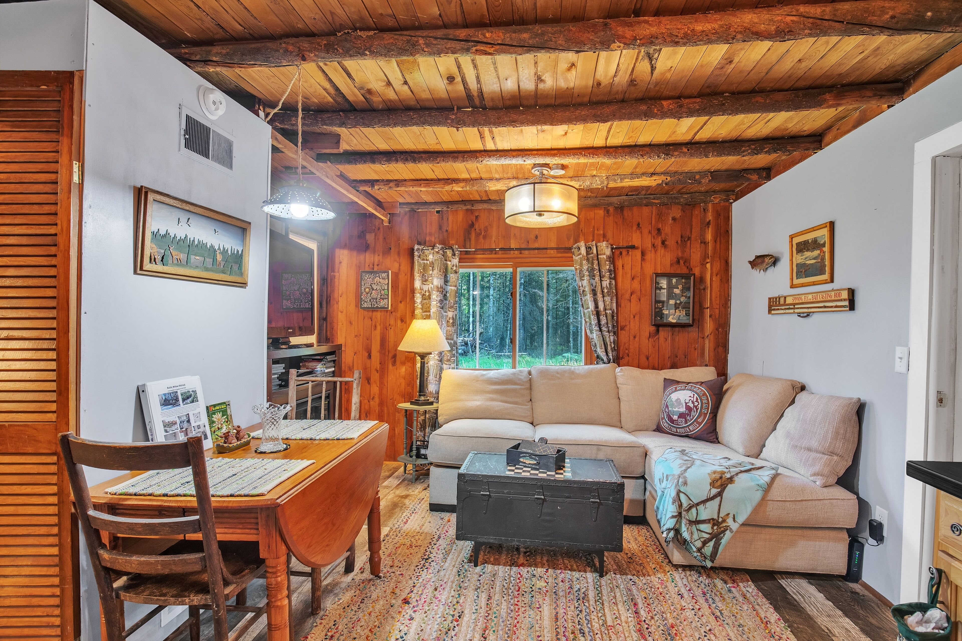 Cabin, 2 Bedrooms | Living area