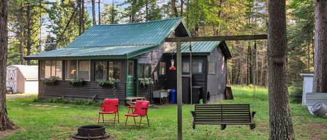 Cabin, 2 Bedrooms | Property grounds