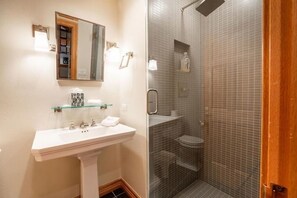 Condo, 4 Bedrooms | Bathroom | Towels - Strawberry Park #603 4 Bedroom Condo by RedAwning (Avon)