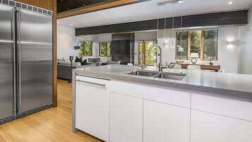 Duplex, 3 Bedrooms | Private kitchen | Fridge, oven, coffee/tea maker, toaster