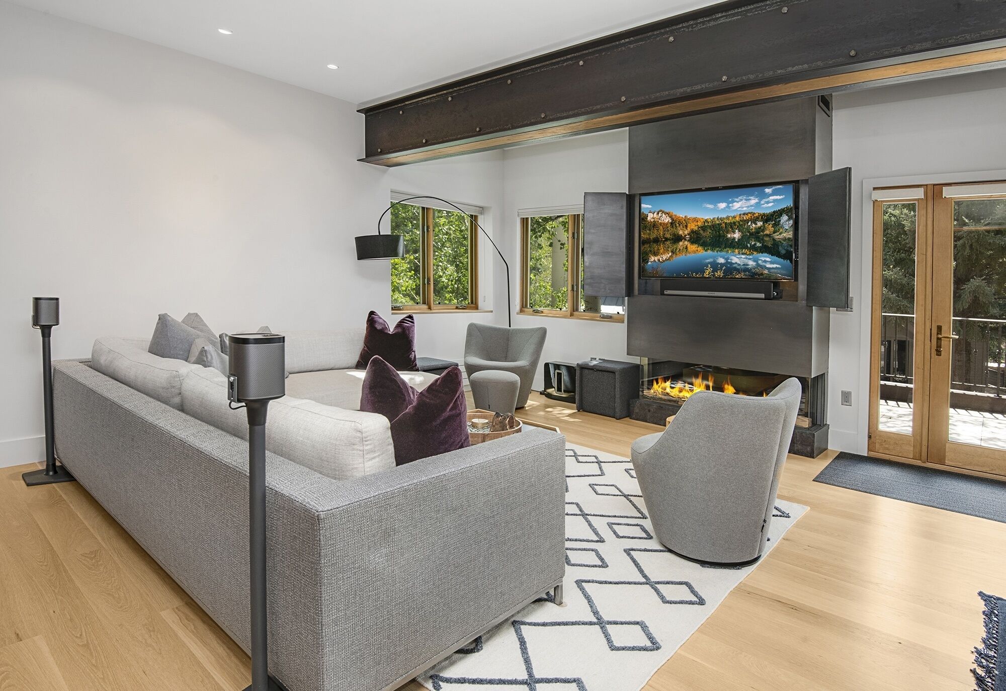 Duplex, 3 Bedrooms | Living area | Smart TV