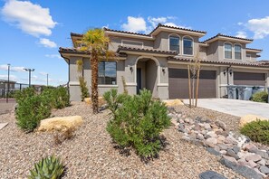 House, 5 Bedrooms | Exterior - The One By The Pool 5 Bedroom Home (Washington)