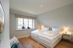 4 Schlafzimmer, Zimmersafe, Bügeleisen/Bügelbrett, WLAN