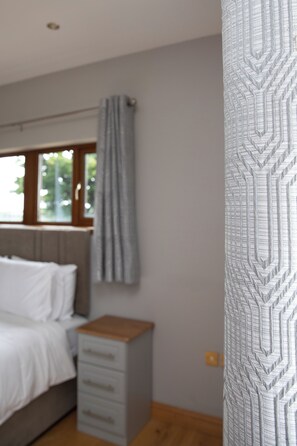 6 Schlafzimmer, Bügeleisen/Bügelbrett, WLAN, Bettwäsche