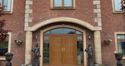 Tara Manor - Family gatherings, intimate weddings, golfing trips & hen parties