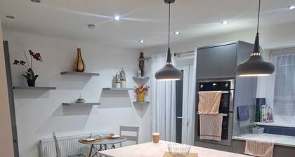 4 Bedroom Luxury Home with Garden in East London