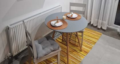 4 Bedroom Luxury Home with Garden in East London