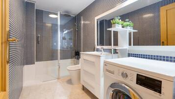 Shower, hair dryer, towels