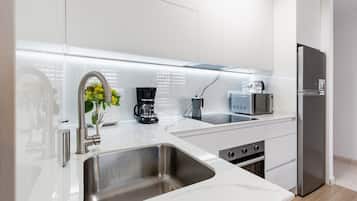 Fridge, microwave, oven, coffee/tea maker