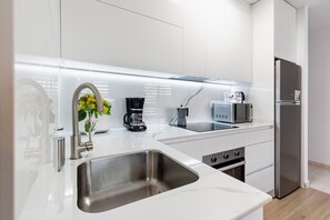 Fridge, microwave, oven, coffee/tea maker - Apartment 'El Corazon De Aguilas' with Wi-Fi and Air Conditioning (Águilas)