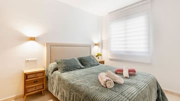 2 bedrooms, iron/ironing board, free WiFi, bed sheets