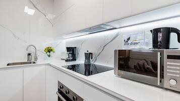 Fridge, microwave, oven, coffee/tea maker