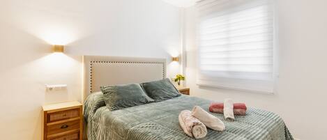 2 bedrooms, iron/ironing board, free WiFi, bed sheets