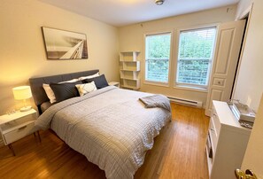 2 bedrooms, iron/ironing board, WiFi, bed sheets