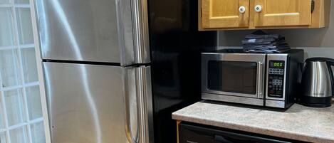 Four Ă micro-ondes, un four, surface de cuisson, lave-vaisselle