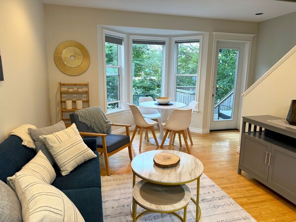 Televisión y chimenea