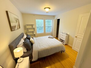 2 bedrooms, iron/ironing board, WiFi, bed sheets