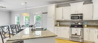 Biloxi Condo w/ Community Pool ~ Half-Mi to Beach!